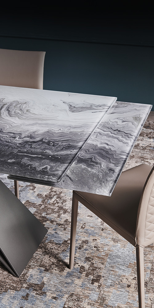 Dettaglio base in acciaio verniciato goffrato del tavolo Premier Crystalart Drive