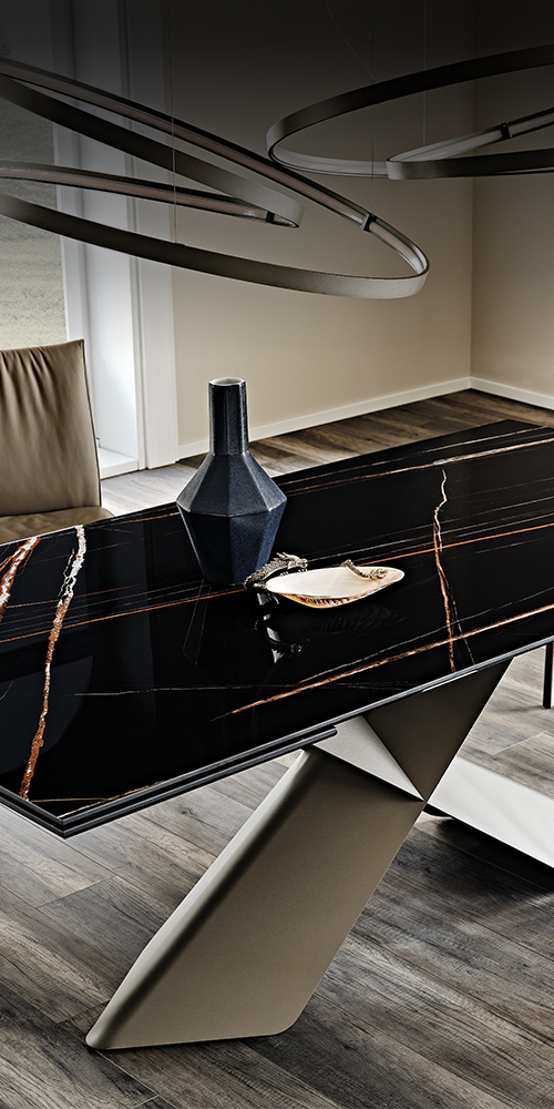 Dettaglio finitura piano ceramica Marmi del tavolo TYRON Keramik Drive