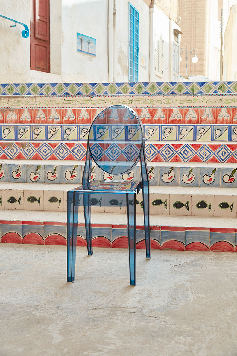 Sedia Victoria Ghost Kartell vista laterale amber polvere