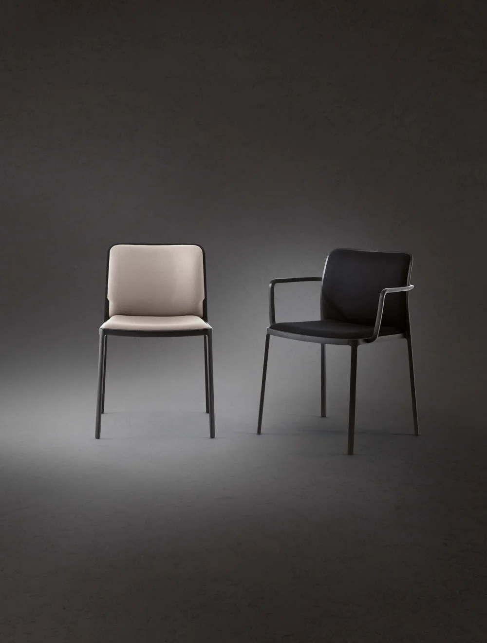 Poltroncina Audrey Soft Noma di Kartell in alluminio verniciato senape in esterno