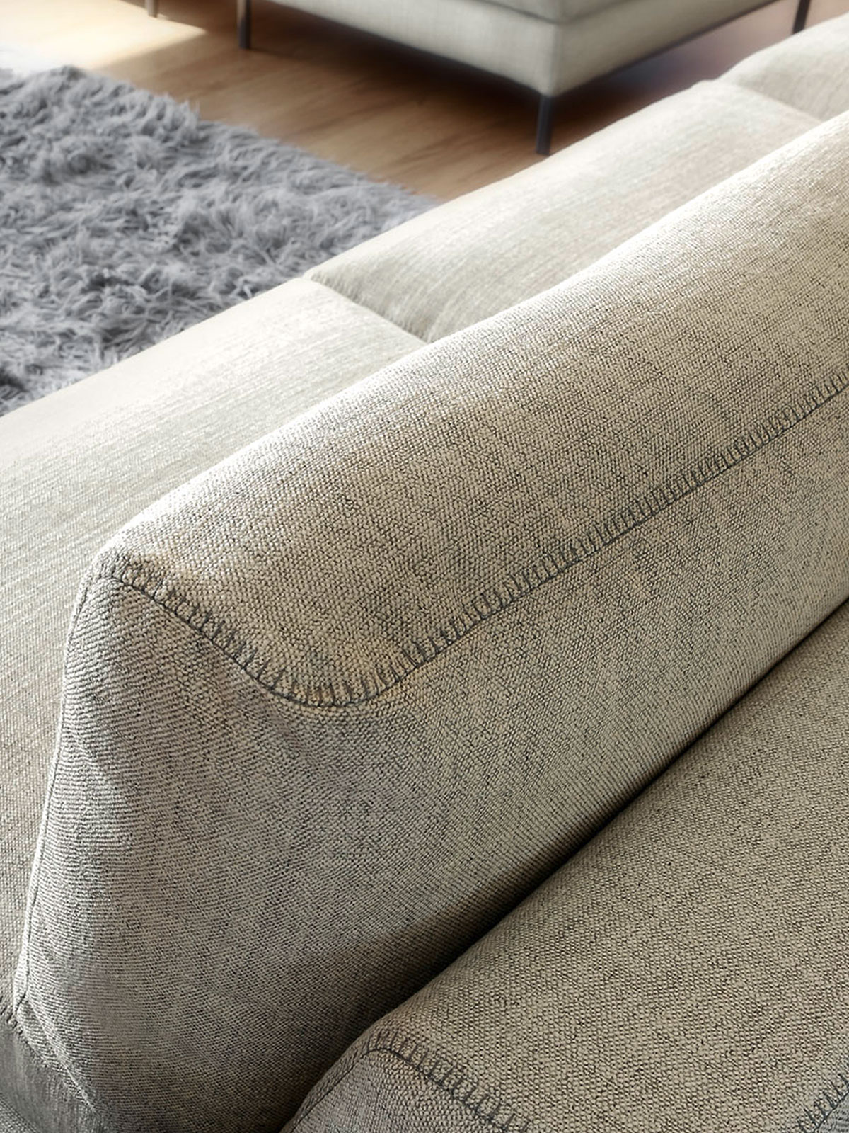 Divano Artis Ditre Italia con tavolino integrato