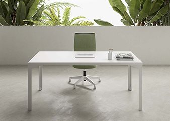 Scrivania Enna con gambe free-standing minimaliste