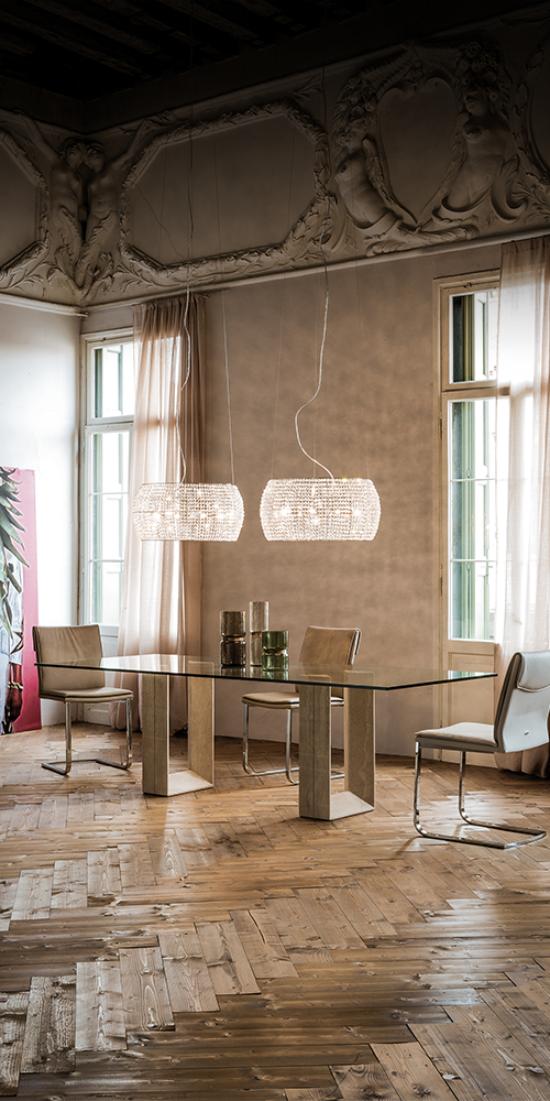 Dettaglio base in marmo del tavolo Diapason