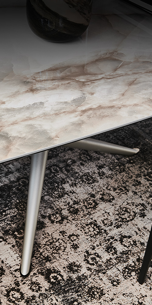 Dettaglio base in acciaio tavolo Atlantis Keramik