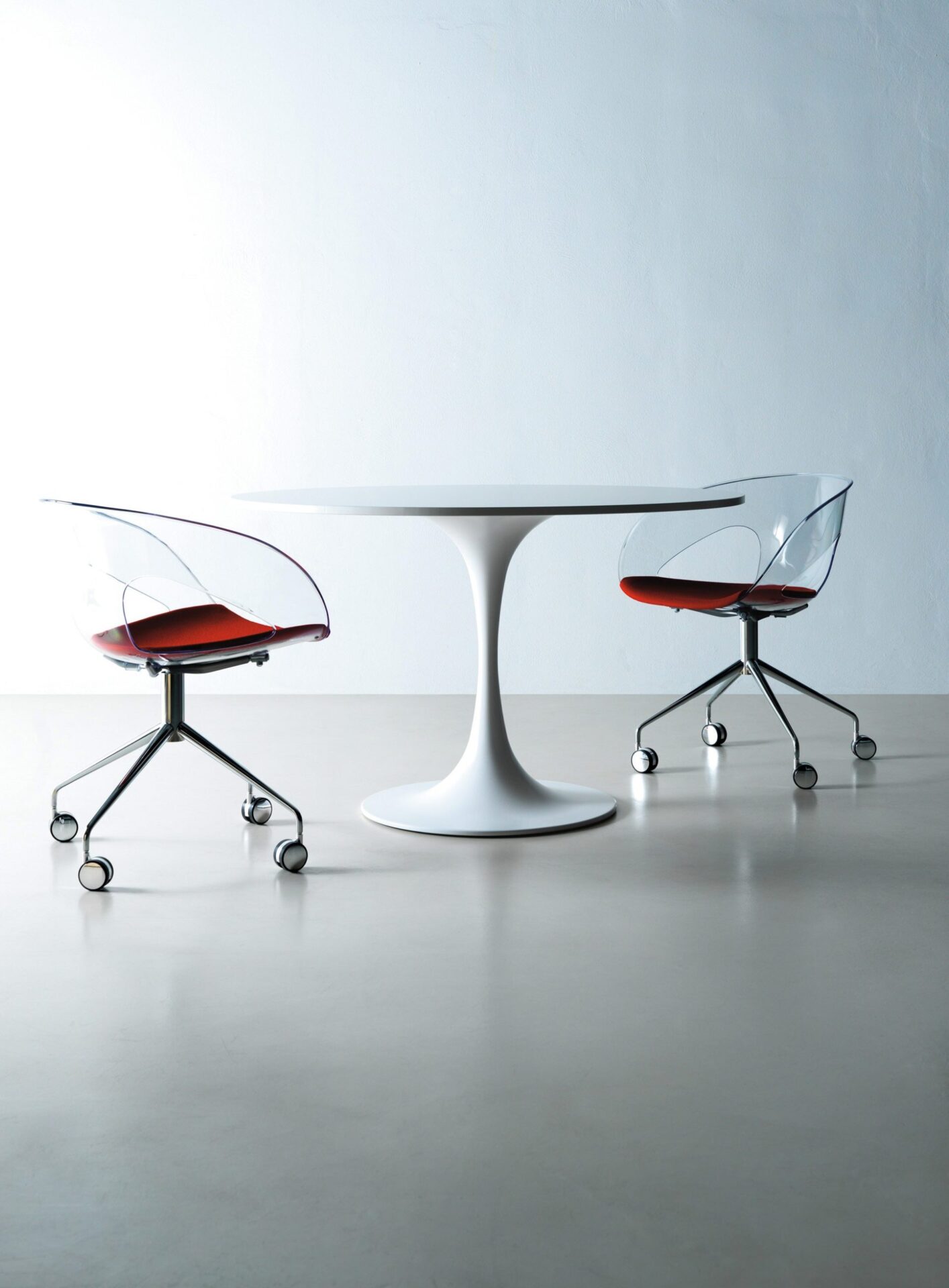 Immagine generica di sala riunioni con tavolo meeting