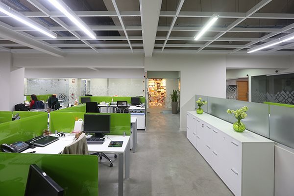 Scrivania direzionale DV902 Planeta in ambiente ufficio moderno