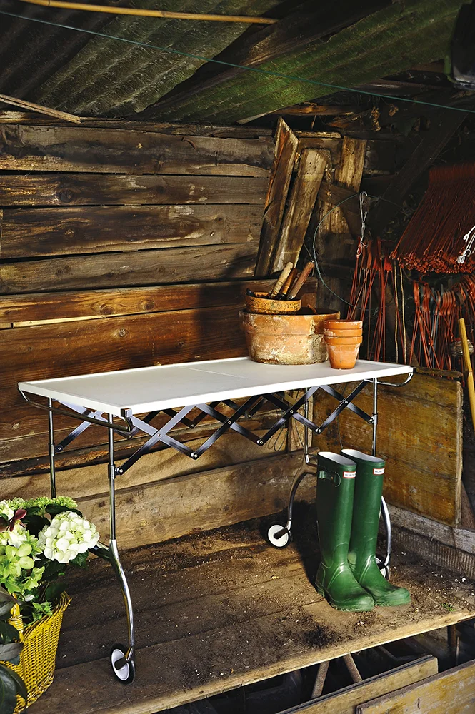 Carrello Battista Kartell vista laterale nero opaco