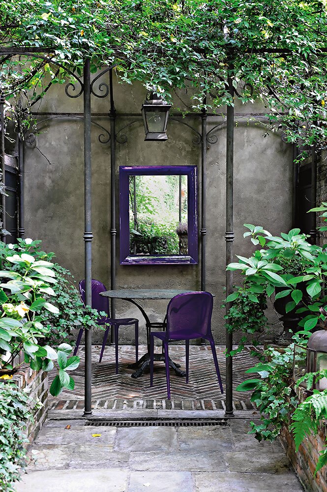 Dettaglio cornice specchio Francois Ghost