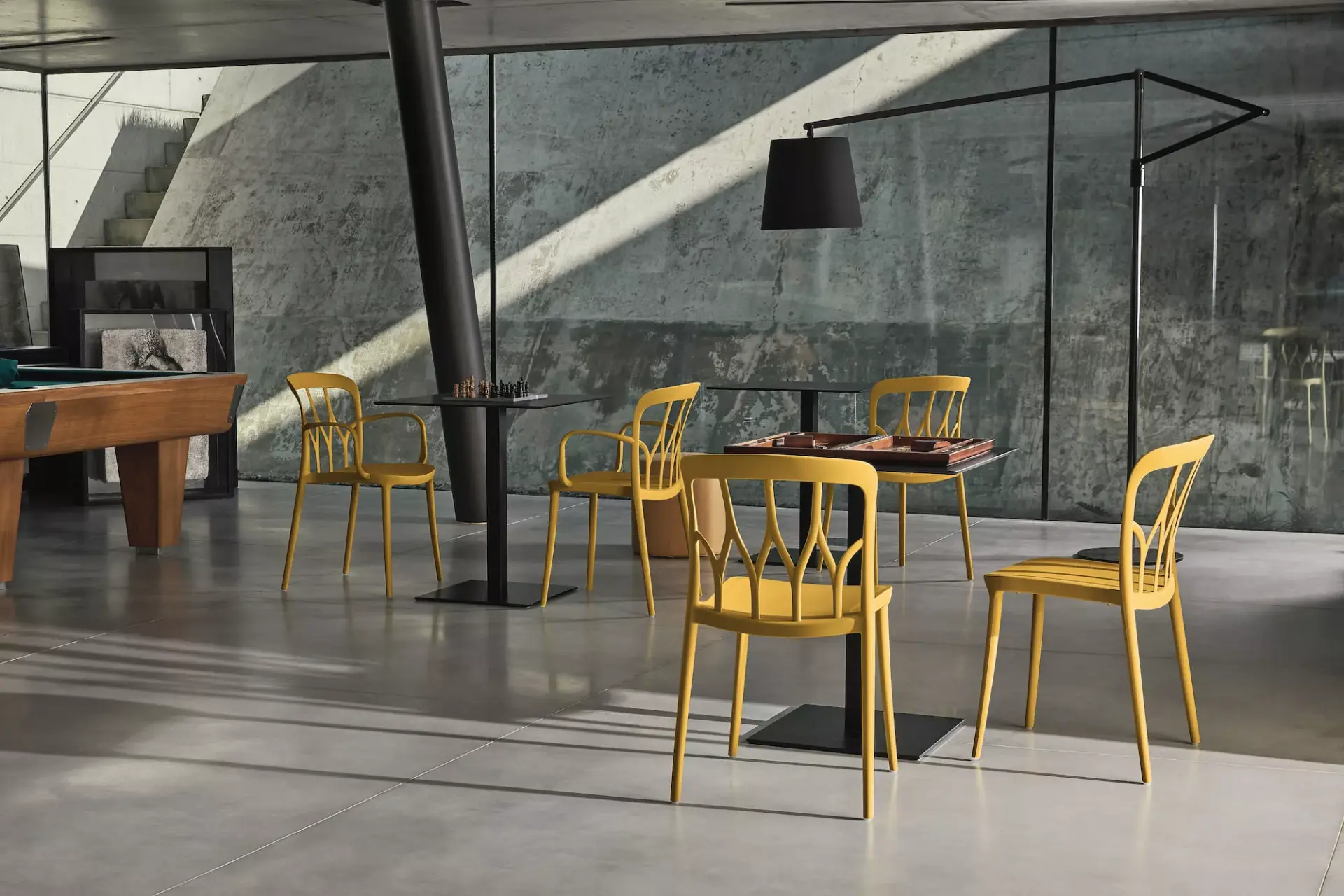 Dettaglio sedie Galaxy Bontempi in diverse finiture