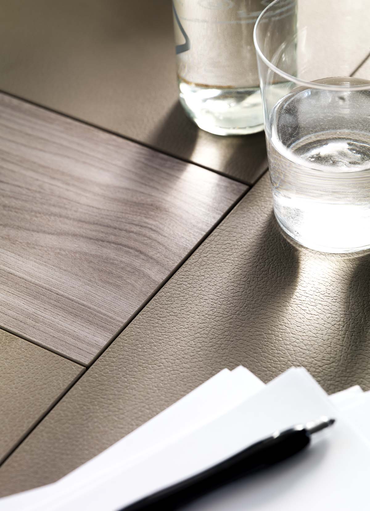 Vista frontale tavolo riunione Athos