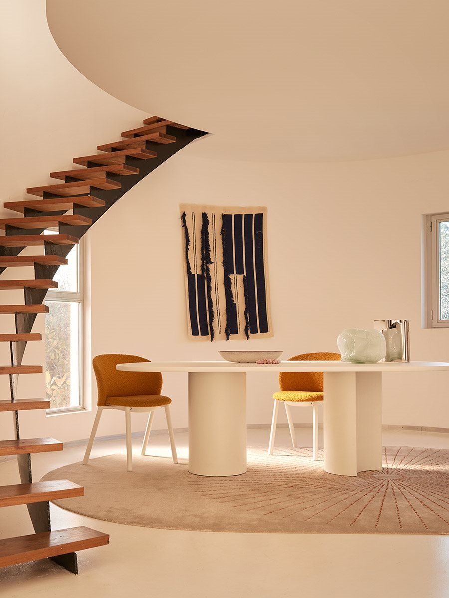 Tavolo Bol Zanotta vista laterale con base modulare