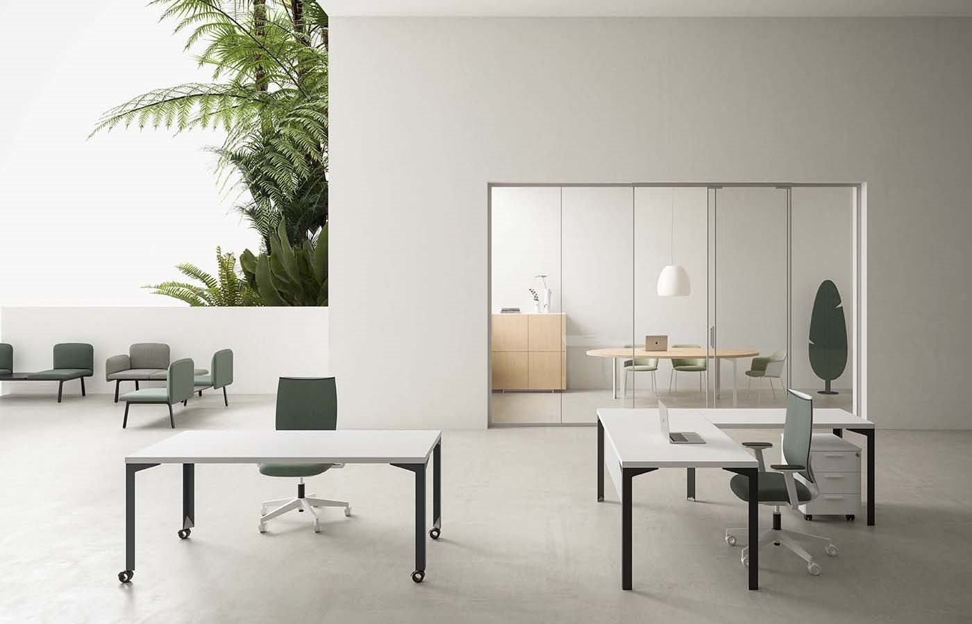 Dettaglio piano di lavoro scrivania Enna con accessori