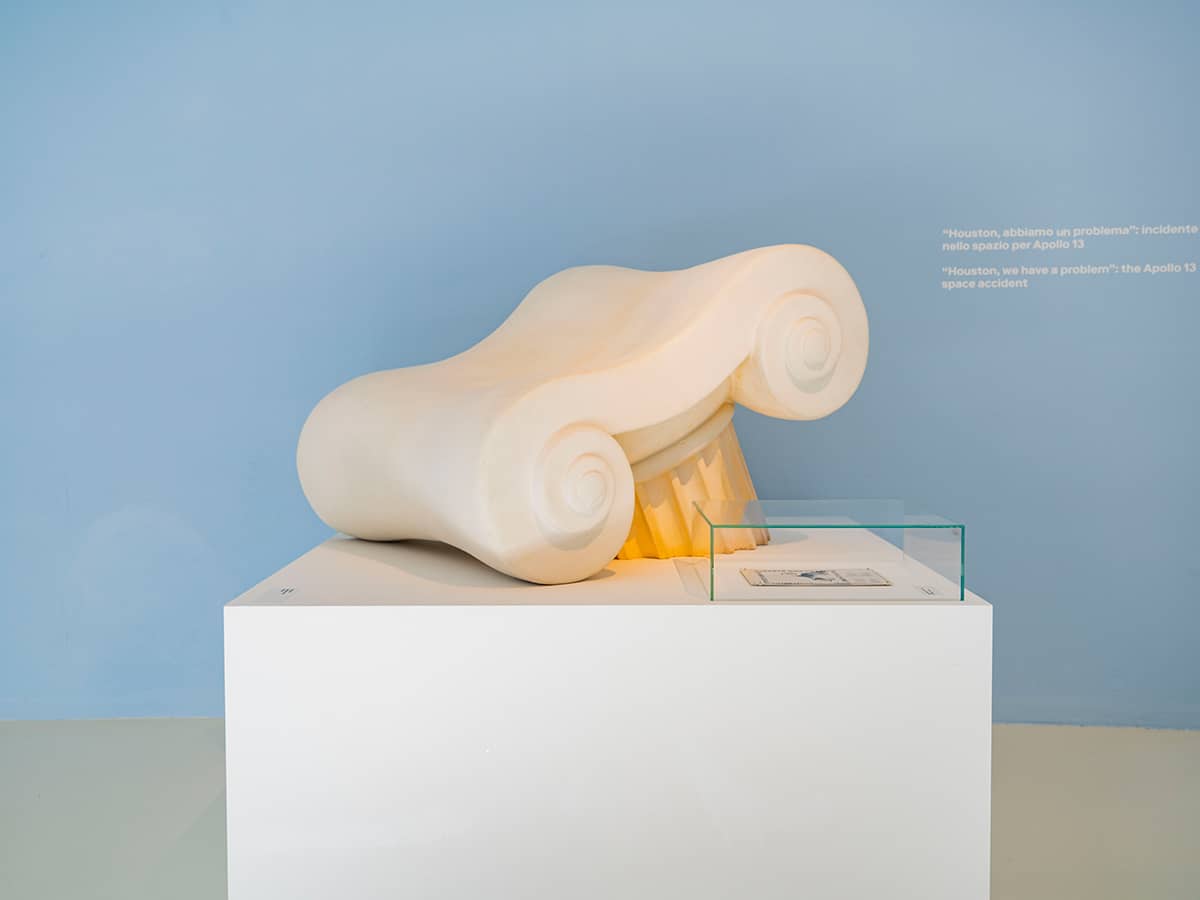 Dettaglio texture seduta Capitello che ricorda la pietra