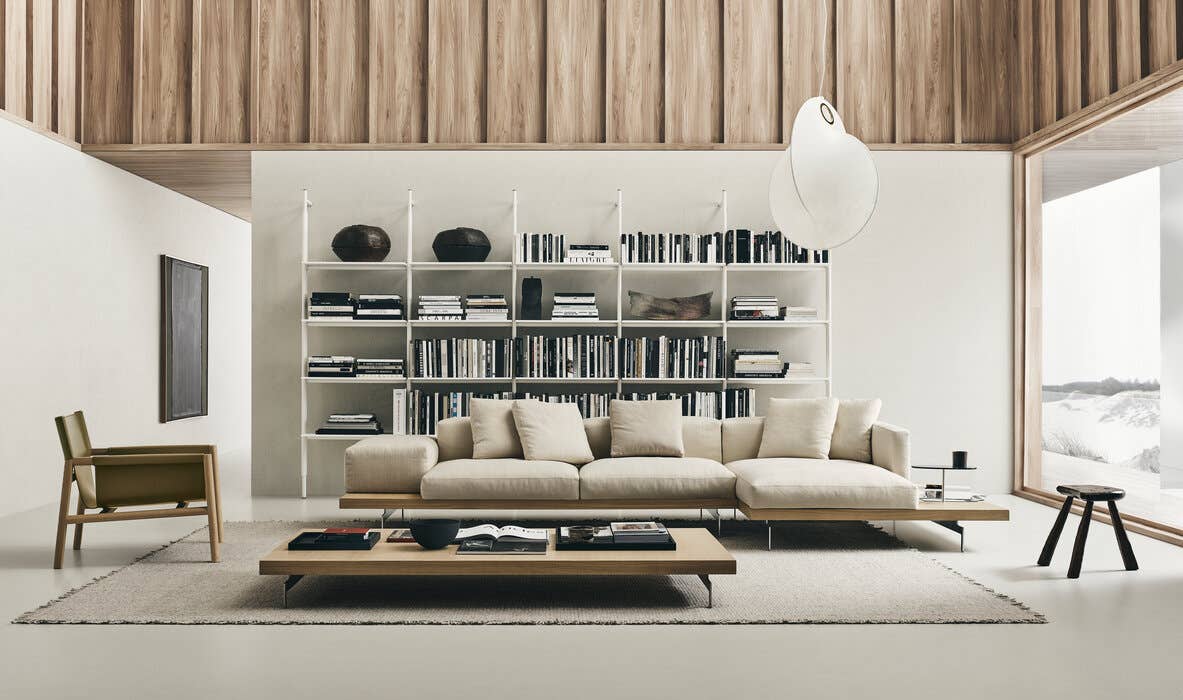 Dettaglio bracciolo sottile imbottito del divano Dock