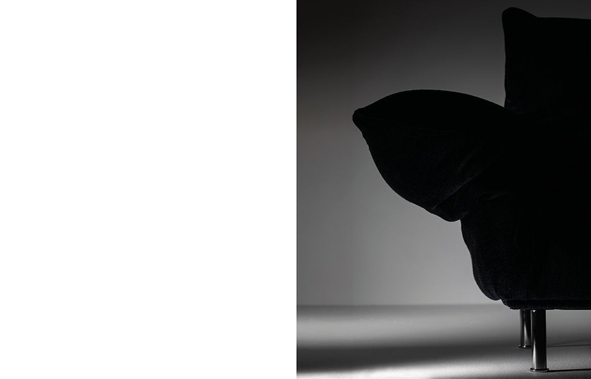 Dettaglio della struttura aerea del divano Standalto