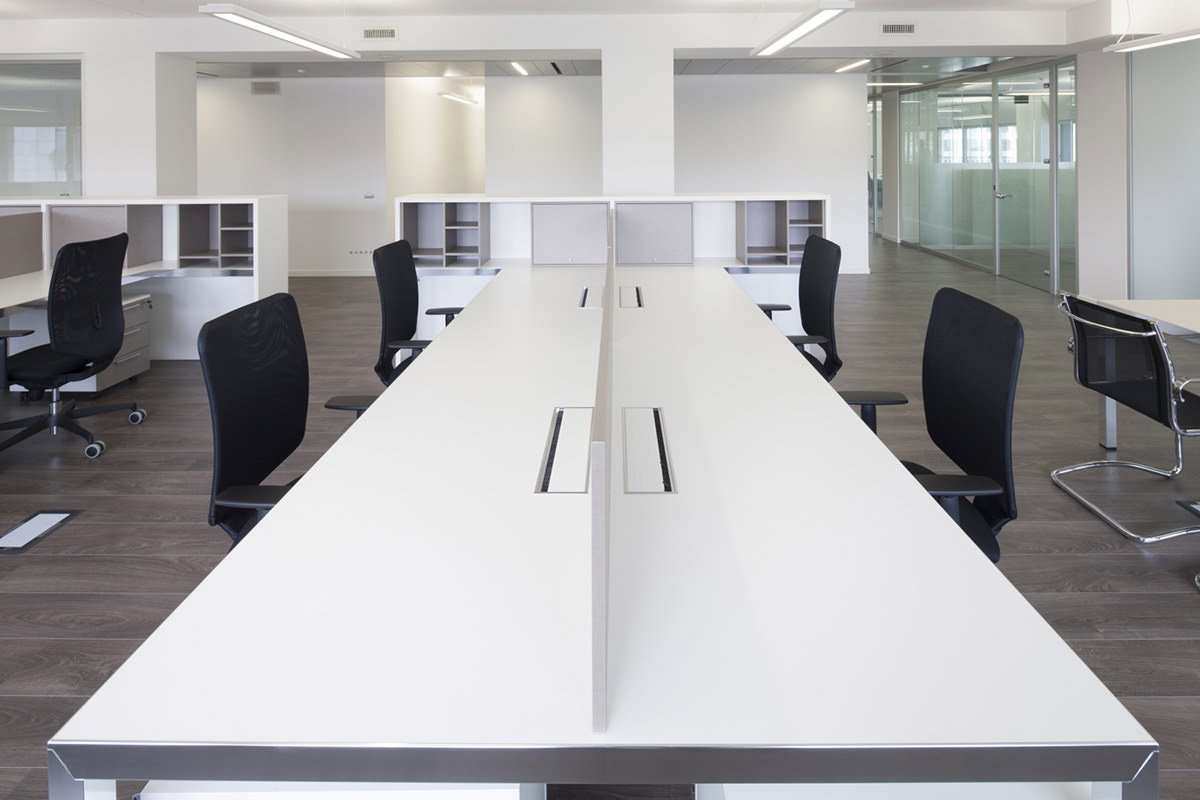 Vista laterale sistema ponte I_BENCH con screen in cristallo magnetico