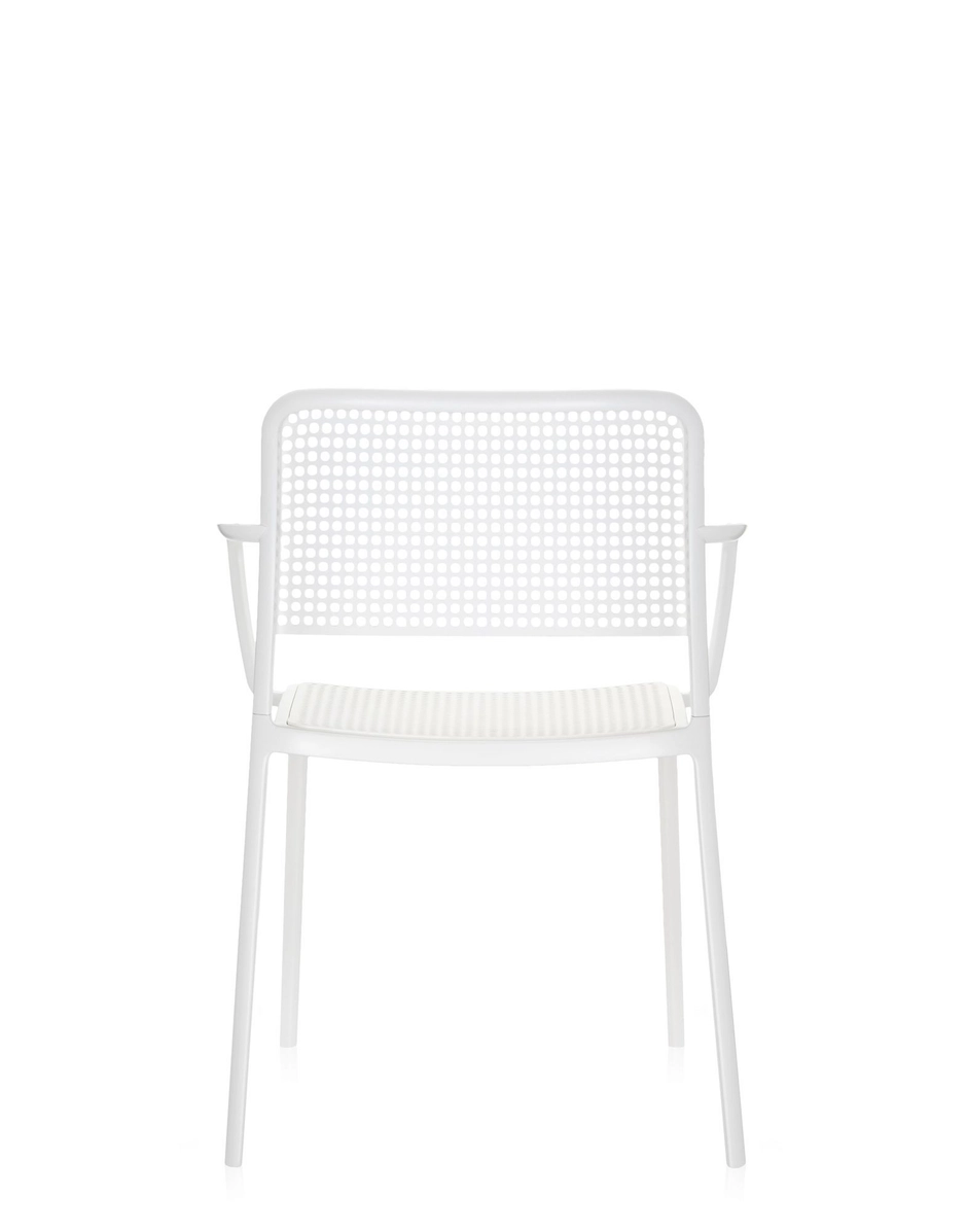 Poltroncina Audrey grigio chiaro in ambiente interno