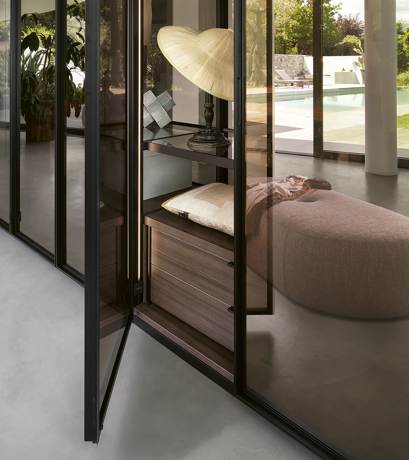 Particolare telaio in alluminio armadio Tian Lema