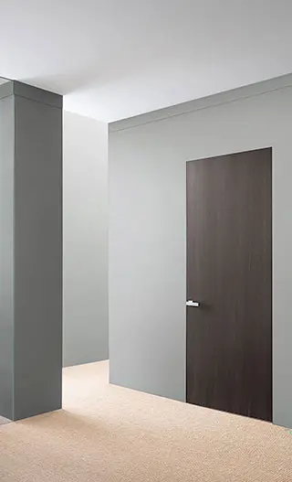 Porta a battente Rasomuro vista frontale