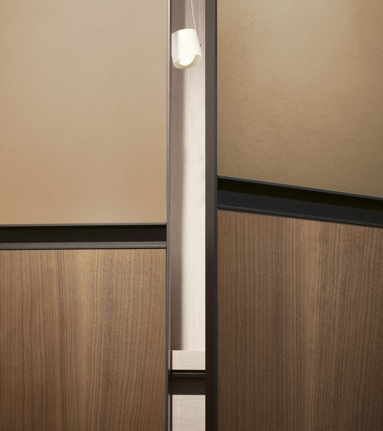 Armadio Lena con finitura rovere termotrattato