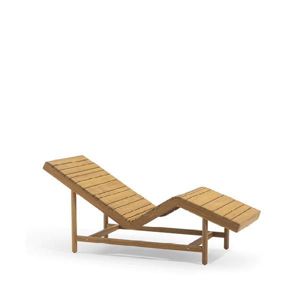 Dettaglio lettini Varaschin in teak con cuscini regolari