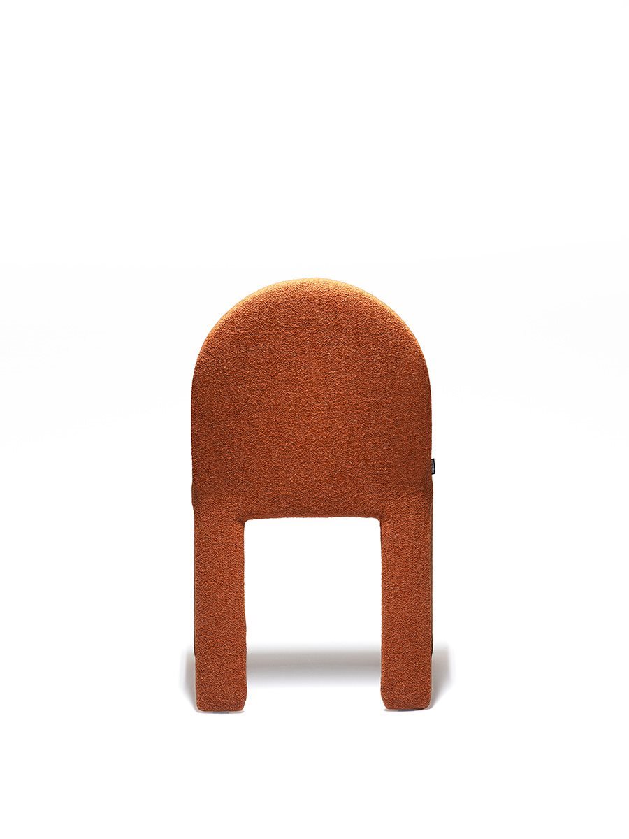 Sedia Nellee con rivestimento in pelle in ambiente moderno