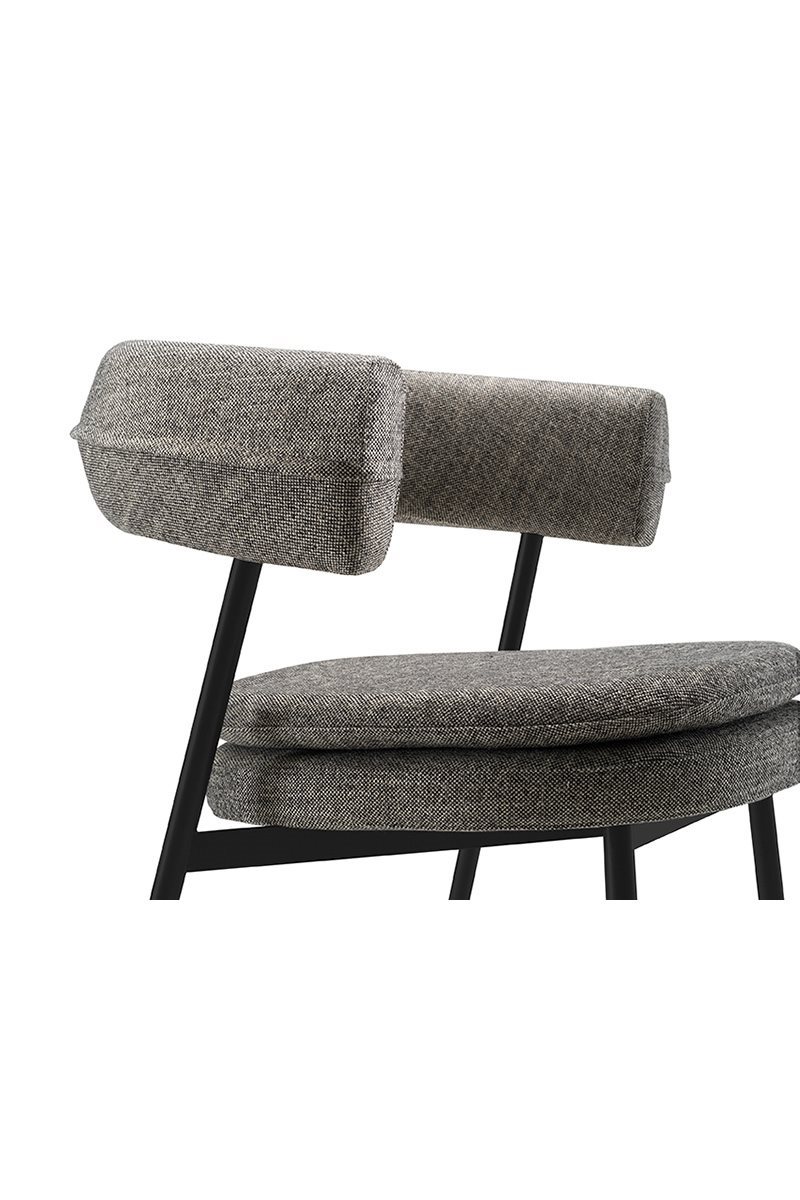 Particolare della seduta imbottita della poltroncina Nena