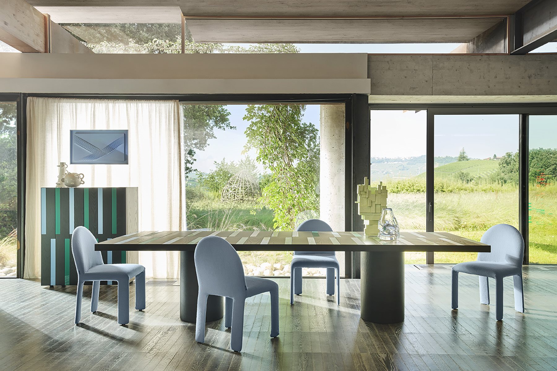 Tavolo Riga-Riga ambientato in interno moderno