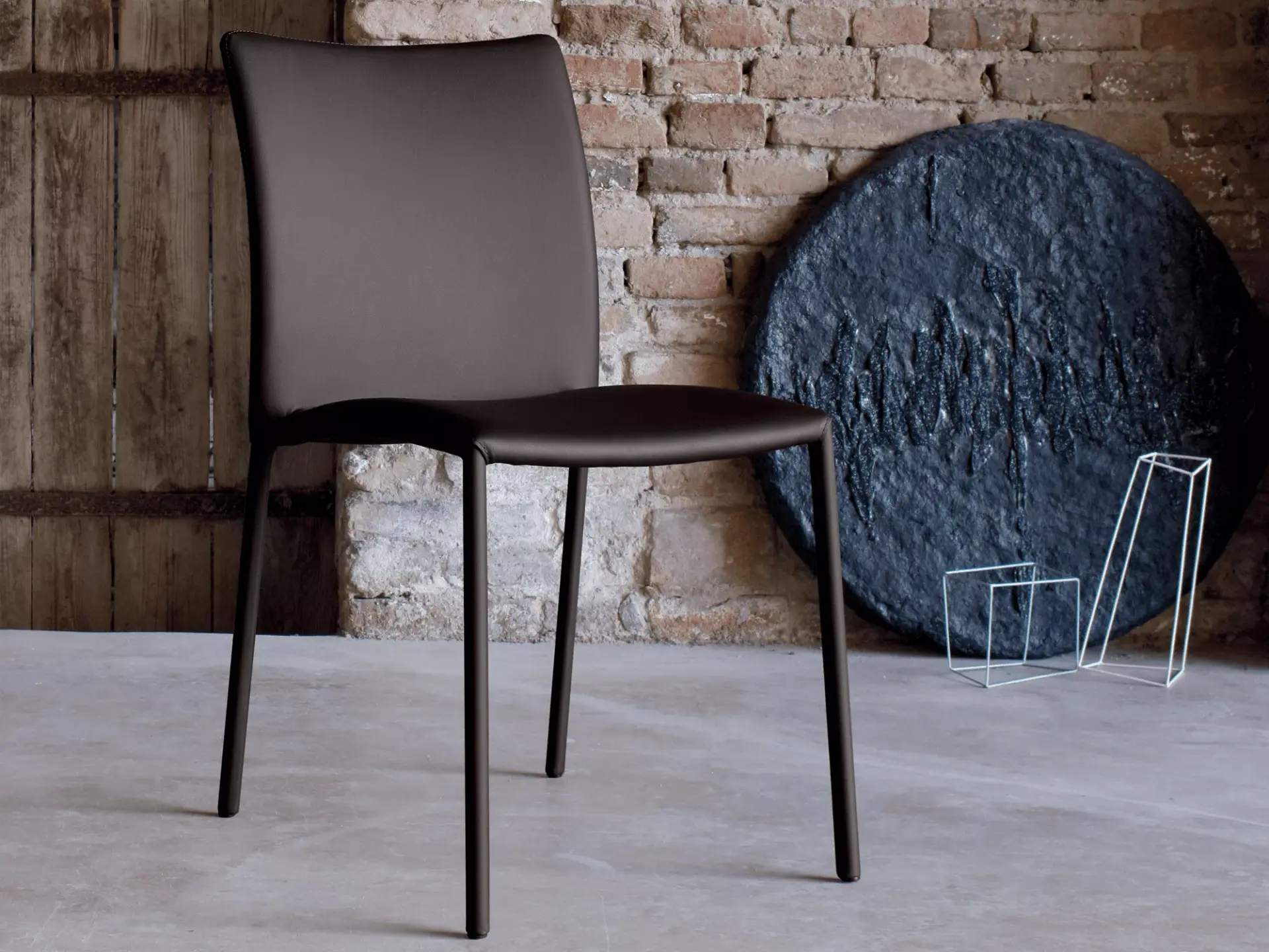 Sedia Simba con rivestimento tessuto tecnico antracite