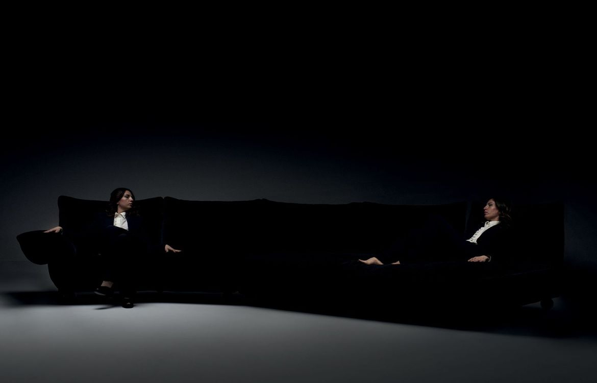 Vista laterale del divano Standway