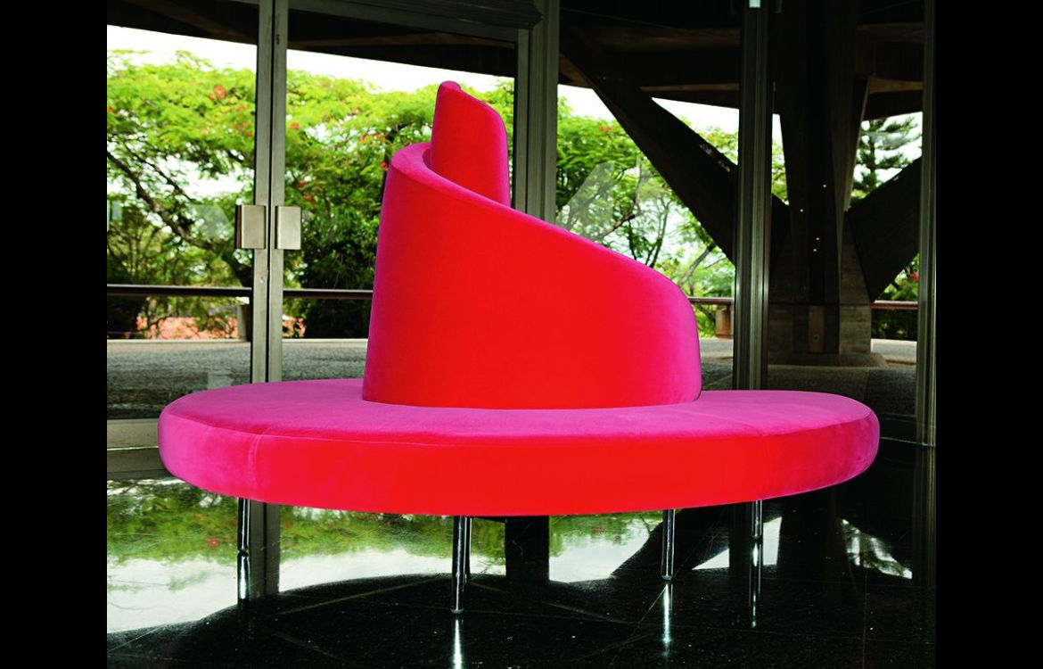 Divano Tatlin Edra ambientato in spazio moderno