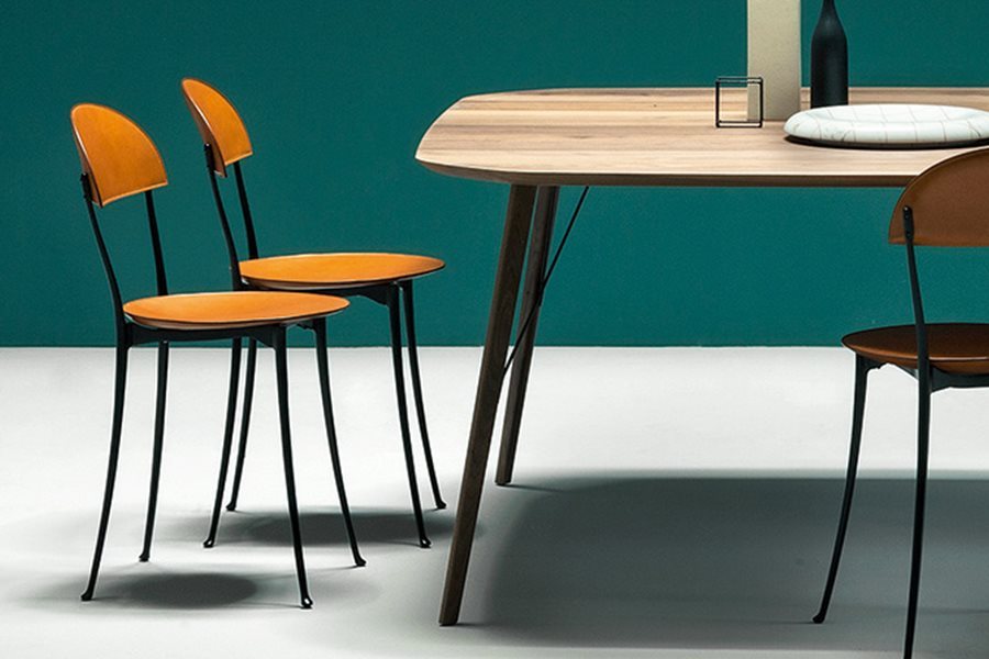 Dettaglio sedile e schienale della sedia Tonietta rivestiti in cuoio