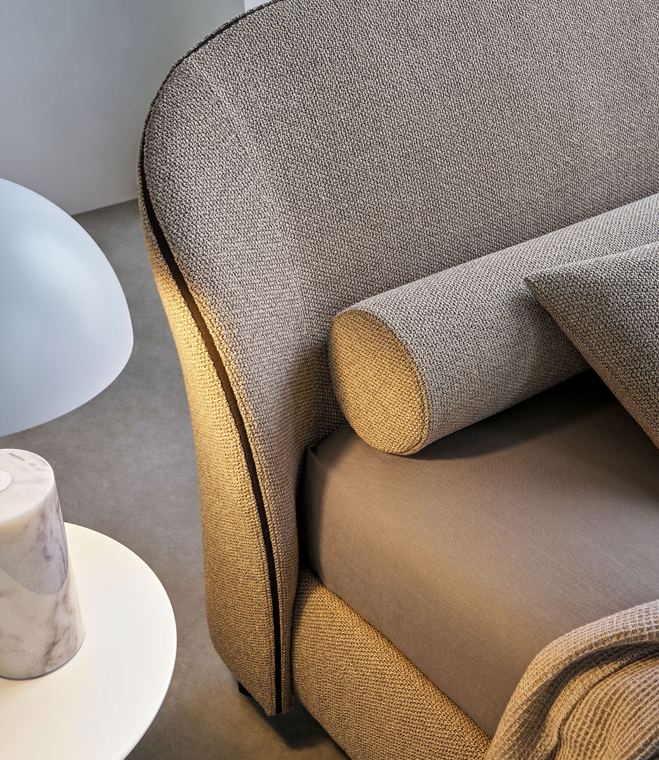 Dettaglio tessuto e struttura letto Carnaby