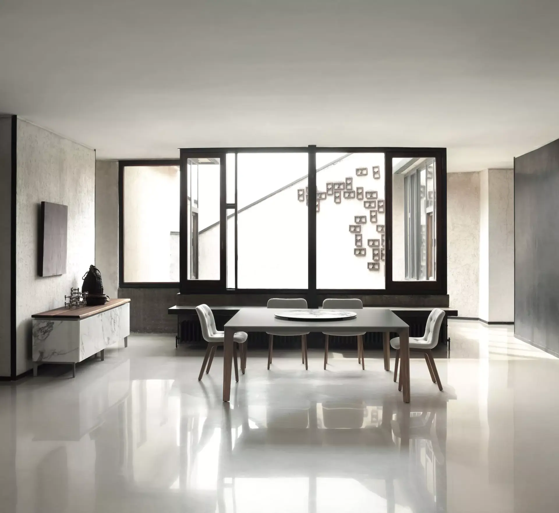 Tavolo Versus Bontempi con piano in SuperMarmo e struttura in alluminio laccato