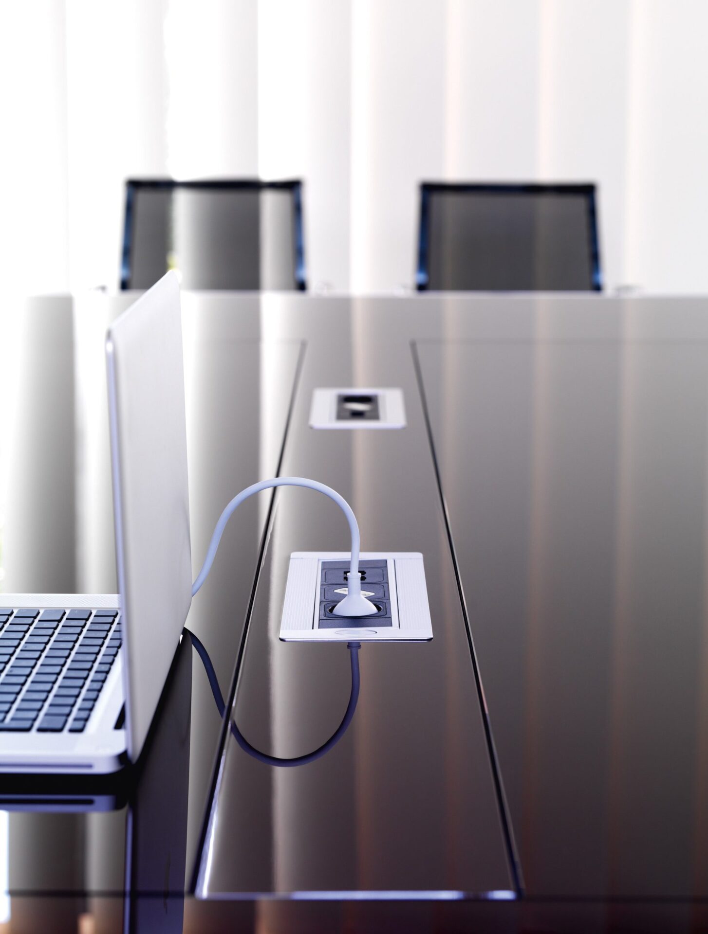 Tavolo da riunione WING in sala meeting