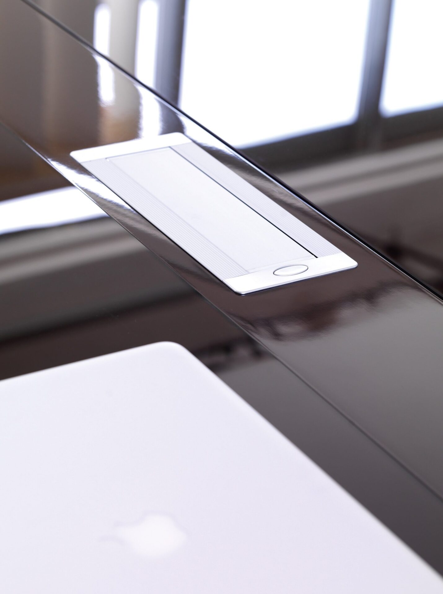 Dettaglio finiture tavolo da riunione WING