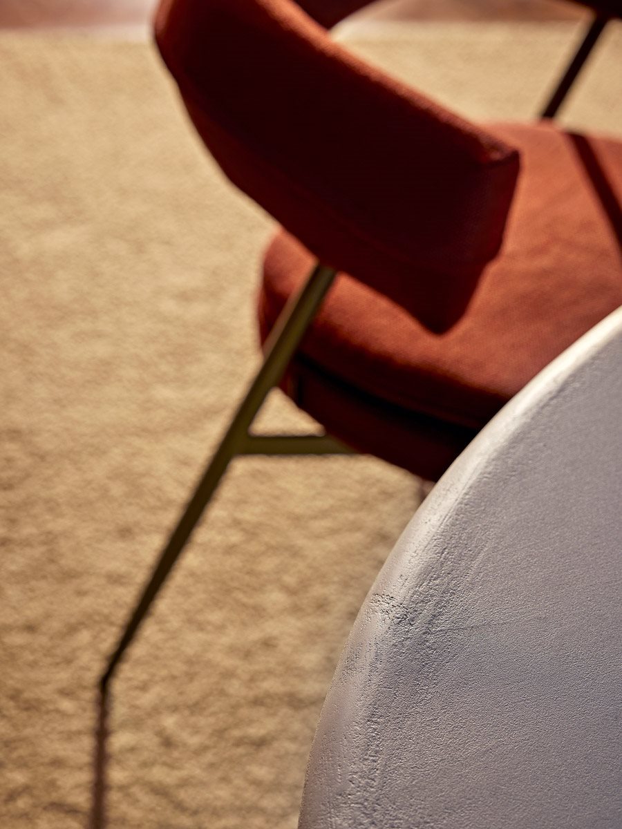 Poltroncina Nena con rivestimento amaranto