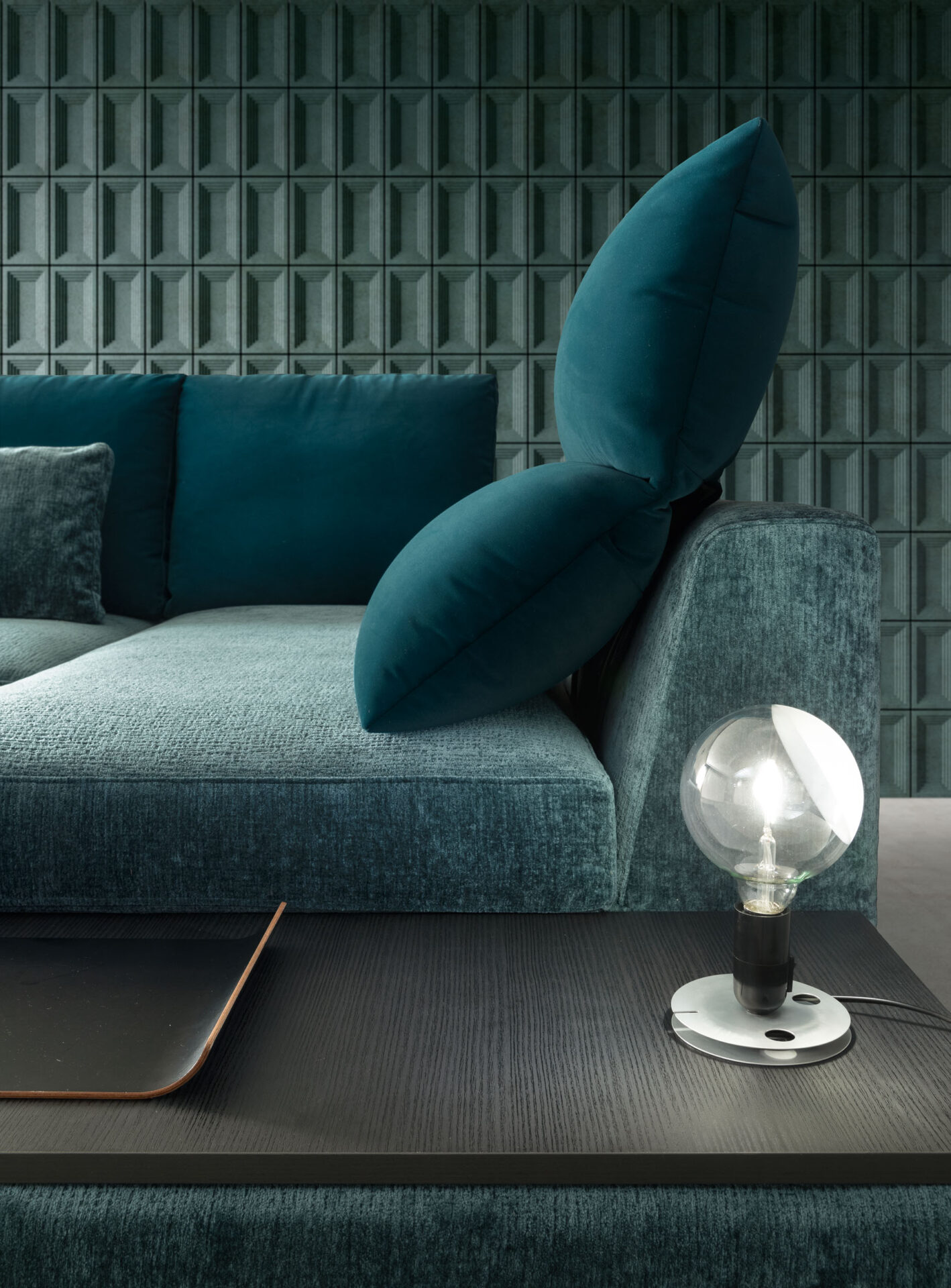 Divano moderno Ares particolare angolo