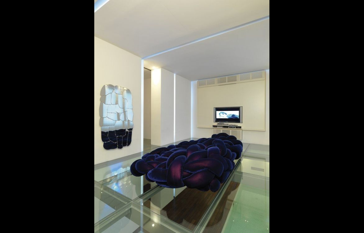 Particolare intreccio tubolare morbido del divano Boa