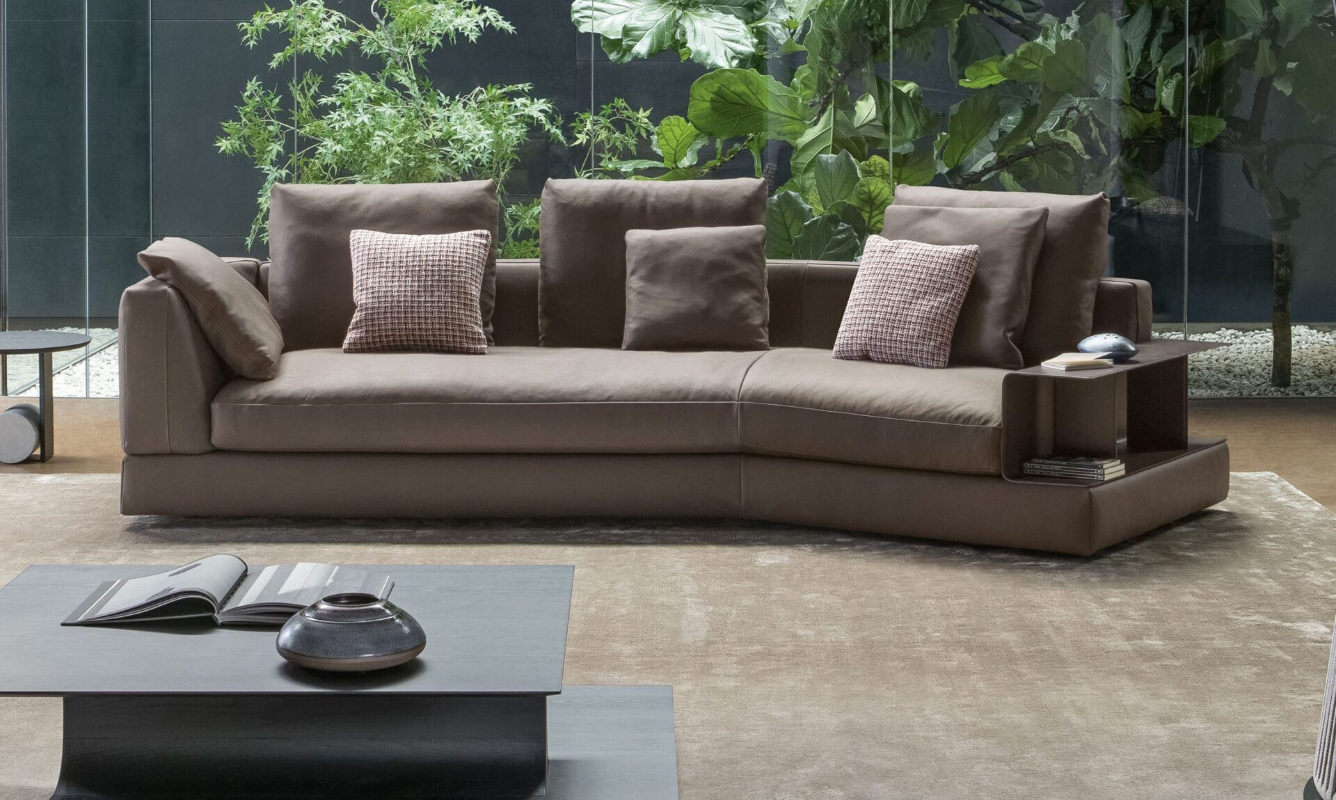 Divano Liam Bonaldo con bracciolo porta riviste