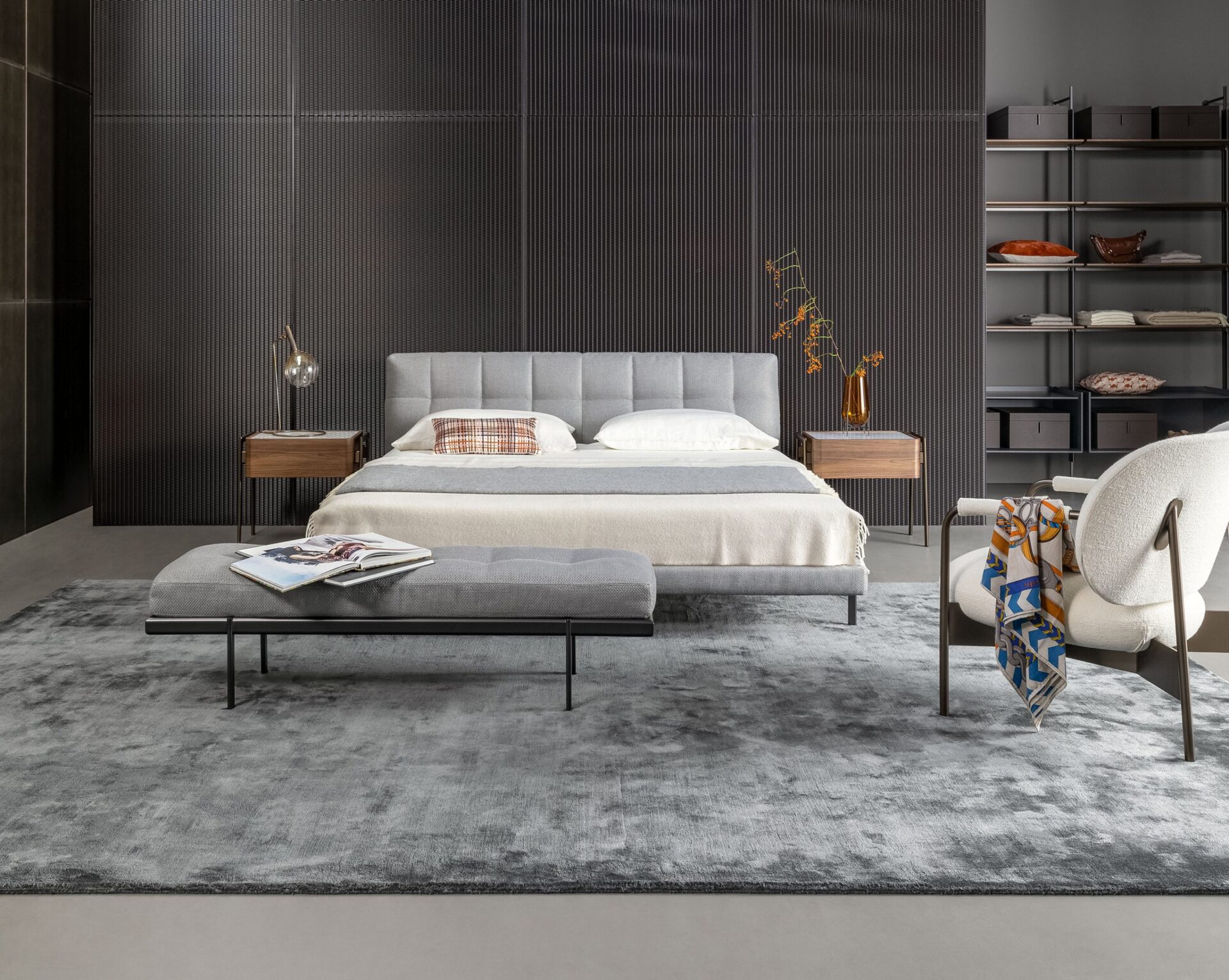 Vista laterale letto matrimoniale James Bonaldo