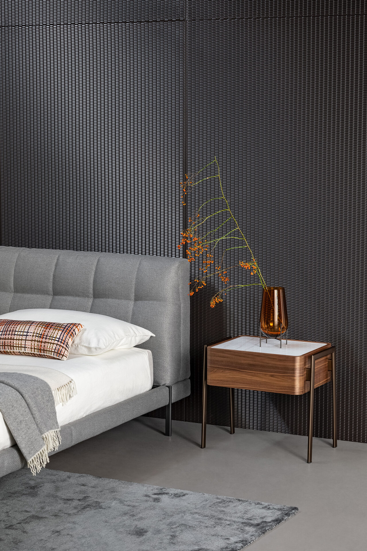 Letto James Bonaldo in tessuto con contenitore aperto