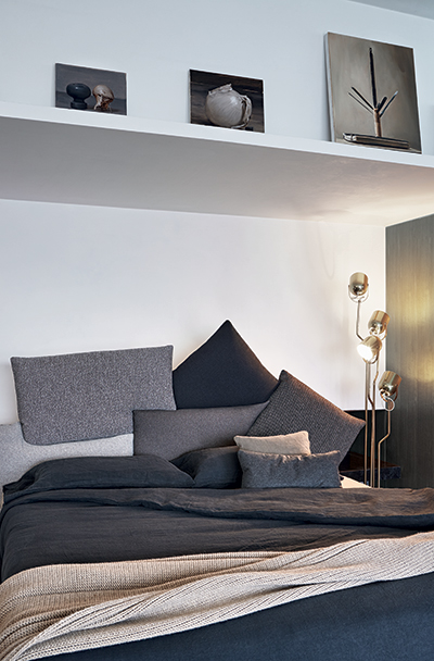 Dettaglio piedi in metallo verniciato opaco del letto Picabia Bonaldo