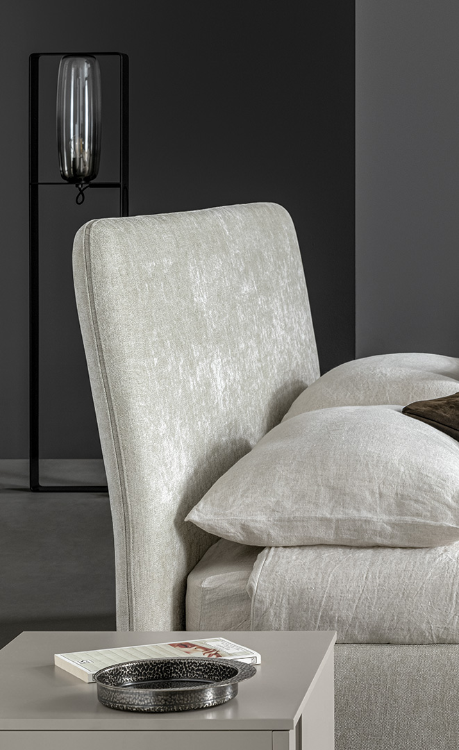 Dettaglio testiera trapuntata del letto Tonight Bonaldo