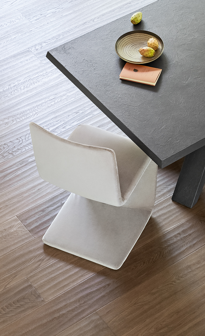 Dettaglio sedia Venere Bonaldo con rivestimento in tessuto