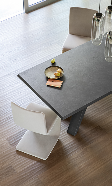 Sedia Venere Bonaldo con rivestimento in pelle chiara