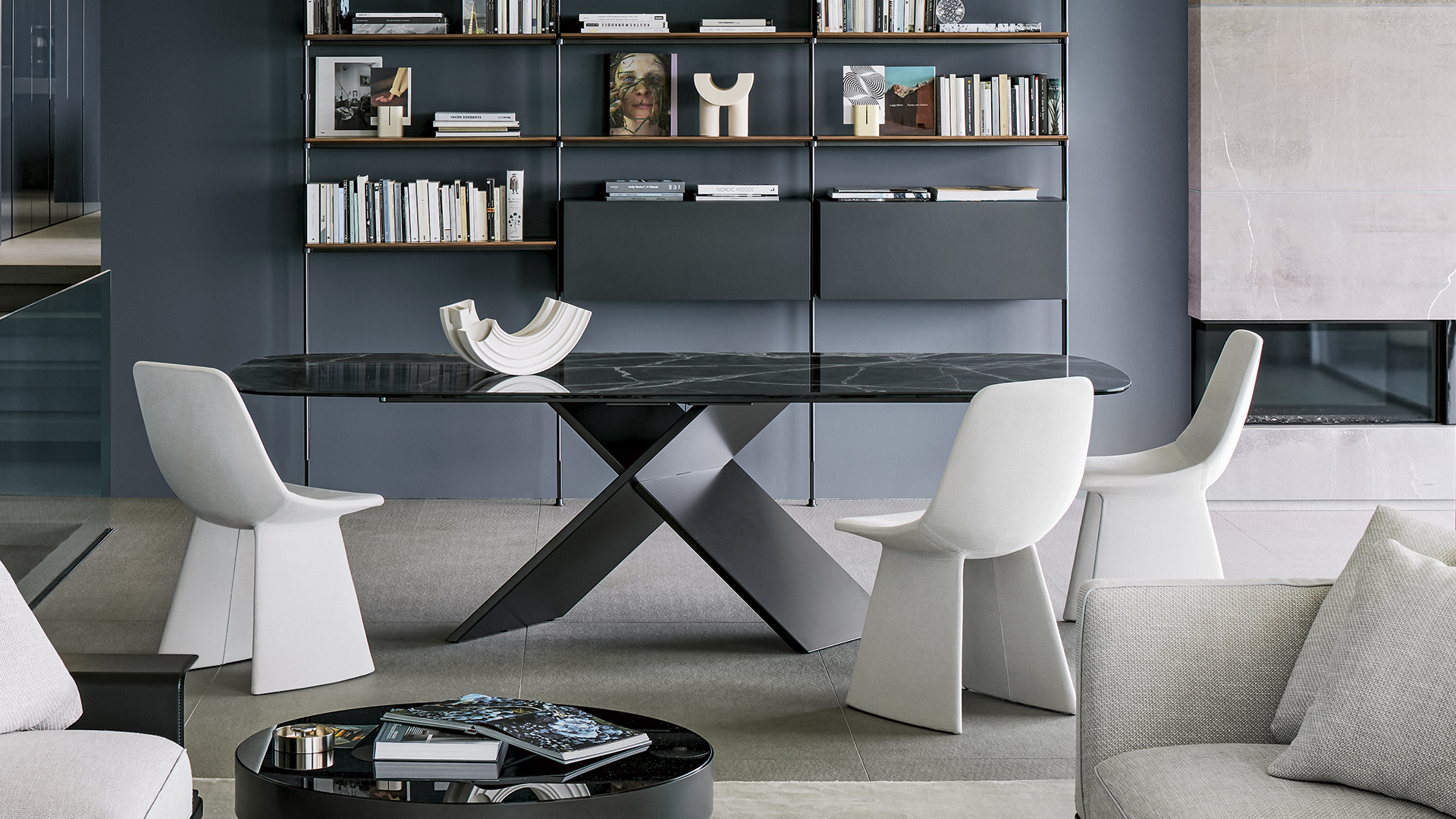 Vista laterale tavolo AX con finitura Rovere spazzolato naturale