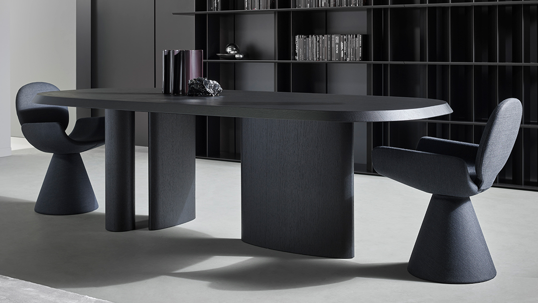 Dettaglio piano tavolo Padiglioni con bordo inclinato