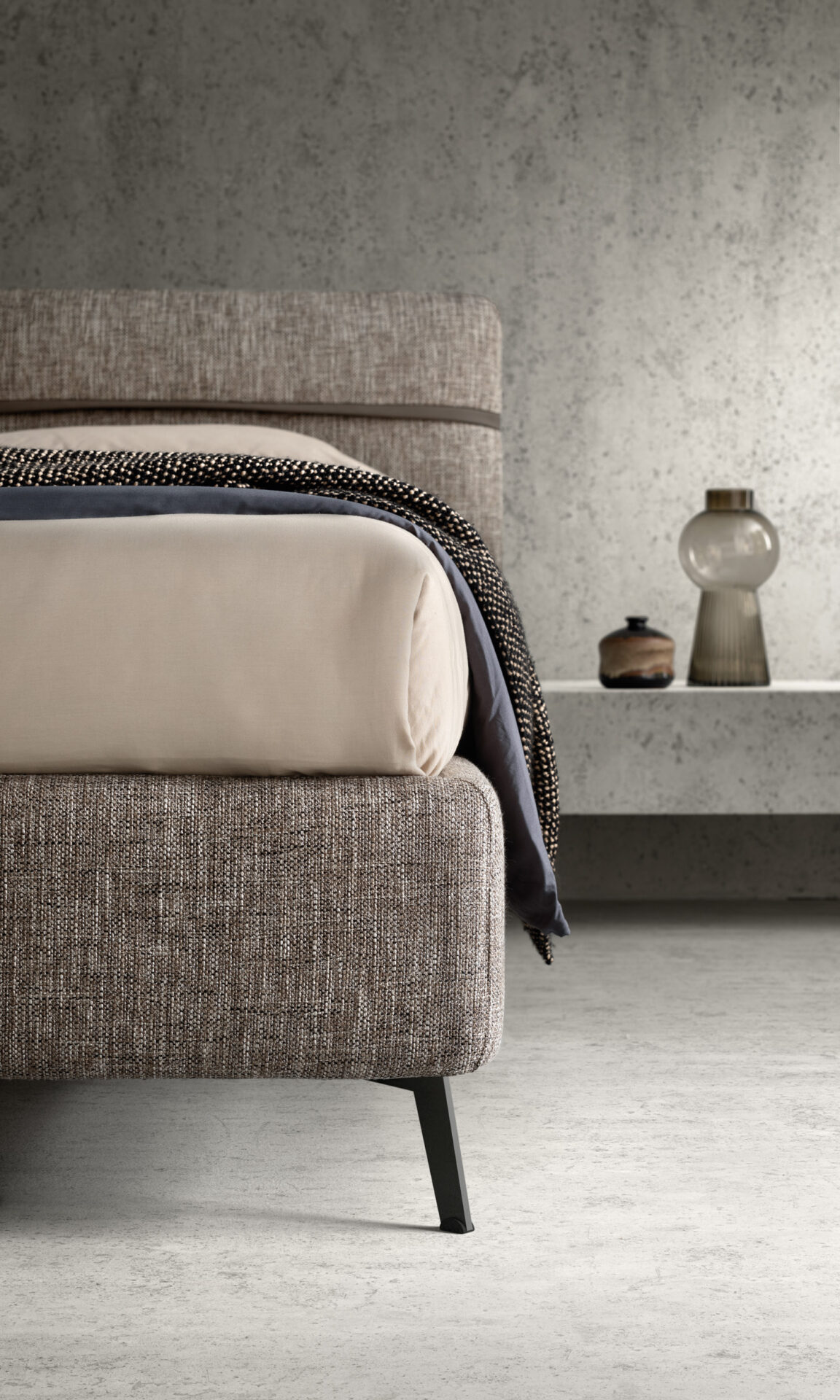 Letto imbottito Chop Samoa Divani in ambiente camera da letto