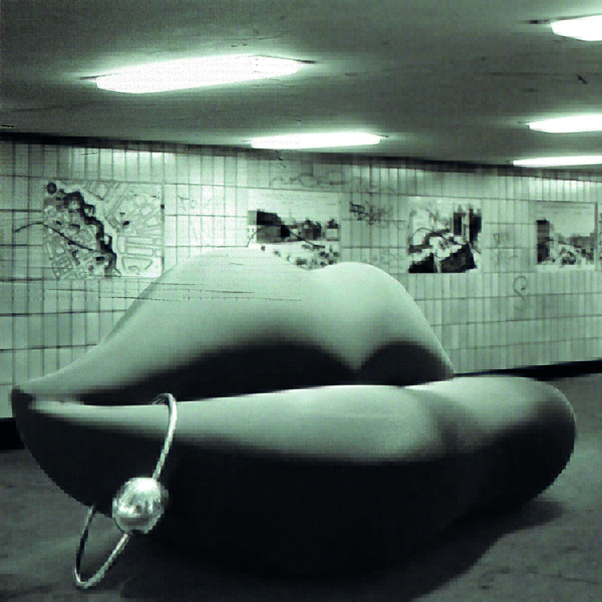 Dettaglio divano Bocca Gufram Dark Lady